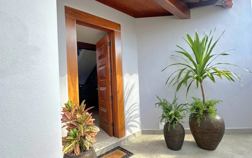 CASA DE ALTO LUXO MOBILIADA NO MANGABEIRAS – 3207