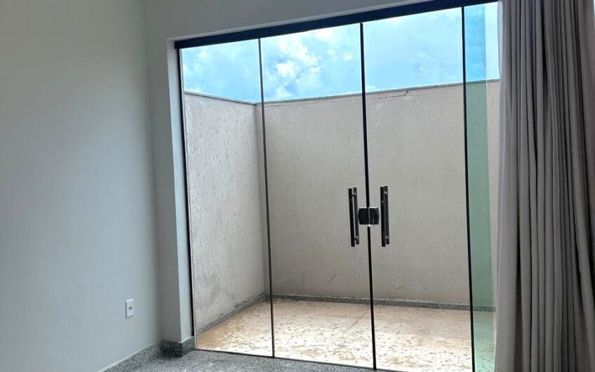 APARTAMENTO COM AREA PRIVATIVA NO JARDIM ARIZONA – 3212